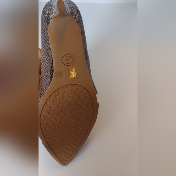 Rayla pointed toe pump - Picture 10 of 13